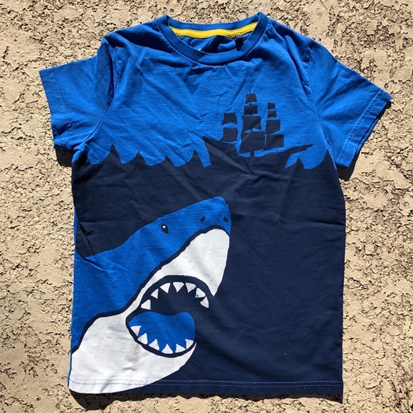 Boden Other - 9-10 Boden Shark & Pirate Ship Art Tee 🦈🏴‍☠️